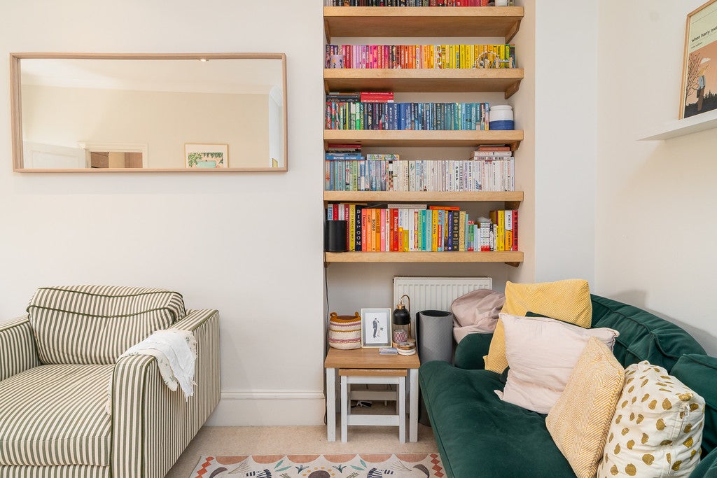 Flat Aberdare Gardens in Greater London