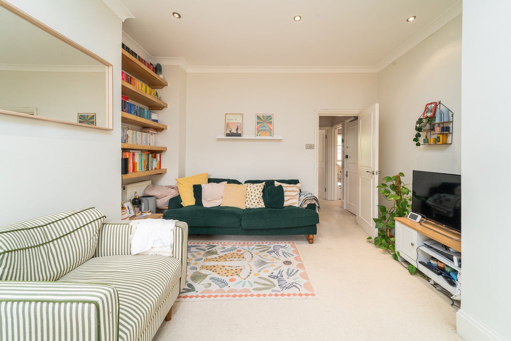 Flat Aberdare Gardens in Greater London