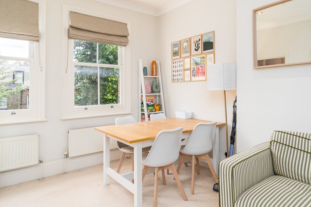 Flat Aberdare Gardens in Greater London