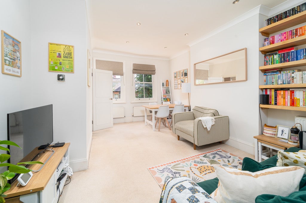 Flat Aberdare Gardens in Greater London