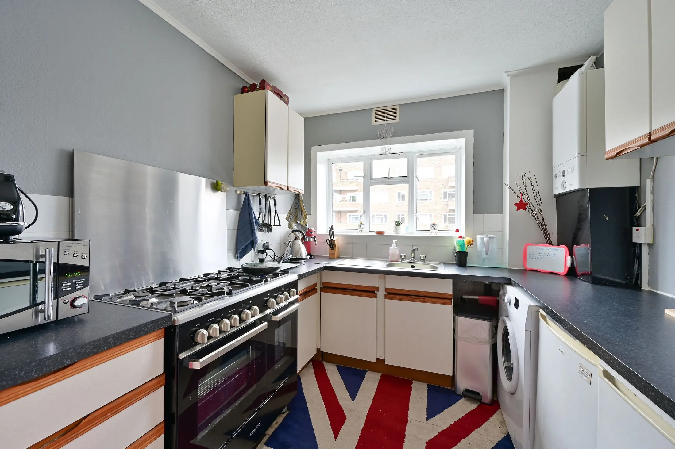 Flat Moffat Court in Greater London