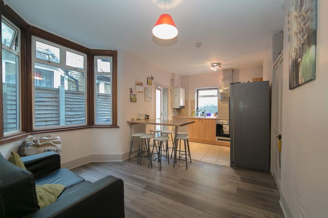 Room Alloa Road in Greater London