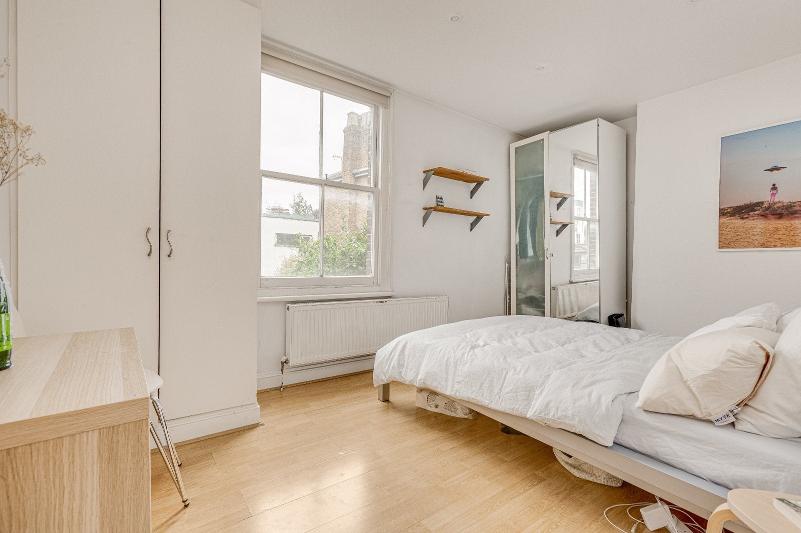 Flat Mossbury Road in Greater London