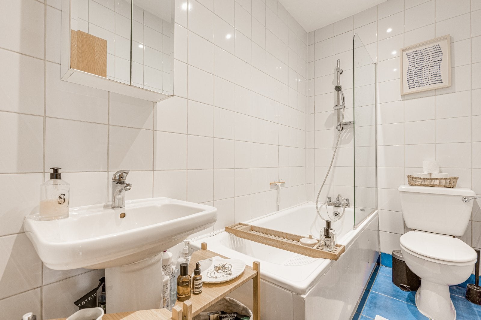 Flat Mossbury Road in Greater London