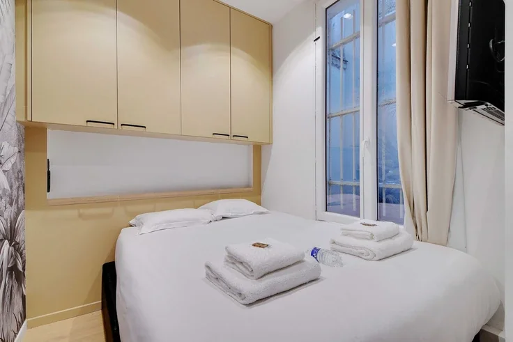 Flat Square Thiers in Paris