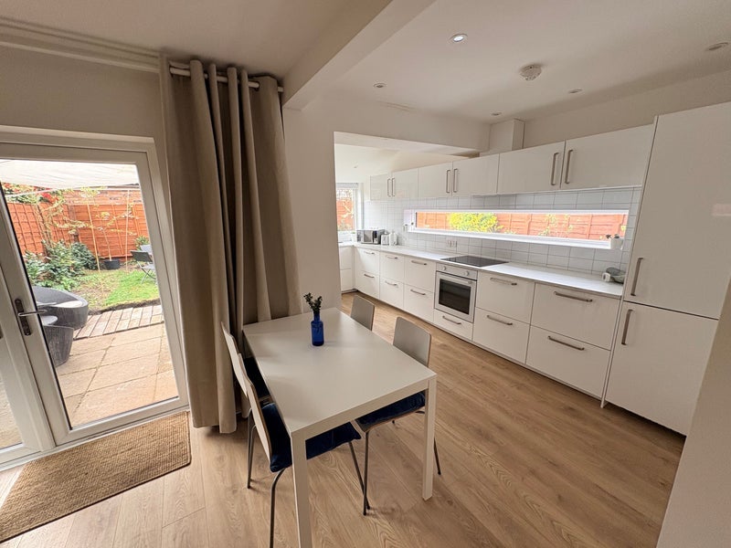 Room Chaseley Road in Salford