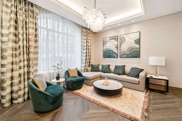 Flat Chesterfield Hill in City of Westminster