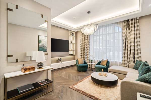 Flat Chesterfield Hill in City of Westminster