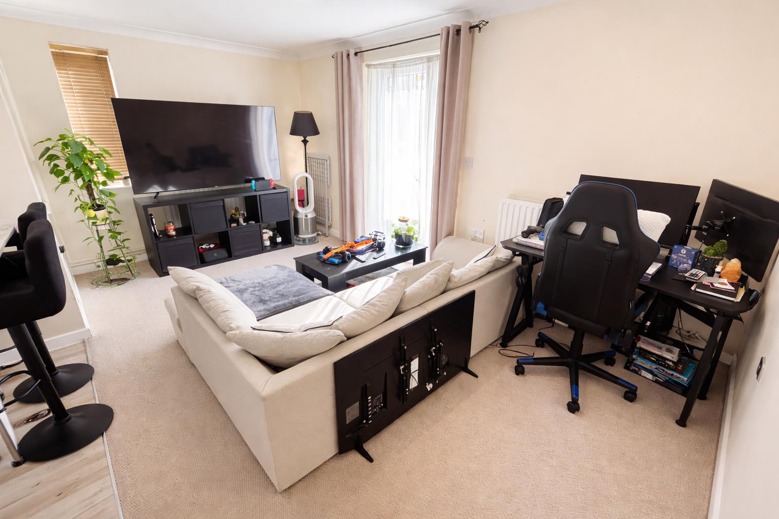 Flat James Road in Gosport