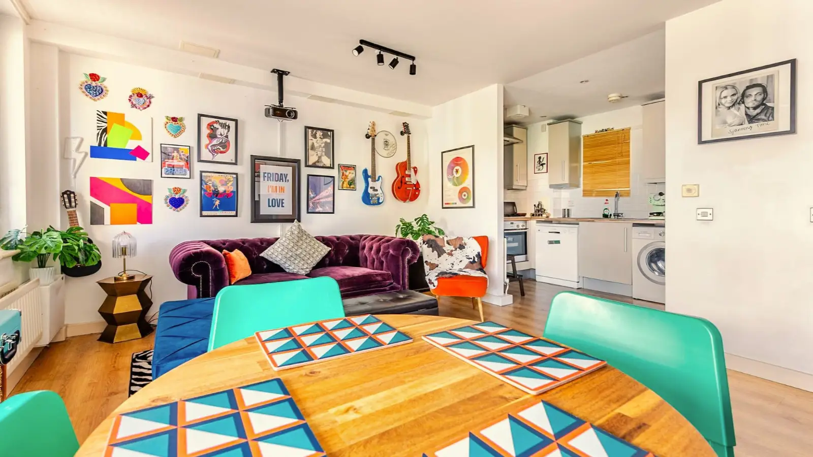 Flat Dunch Street in Greater London