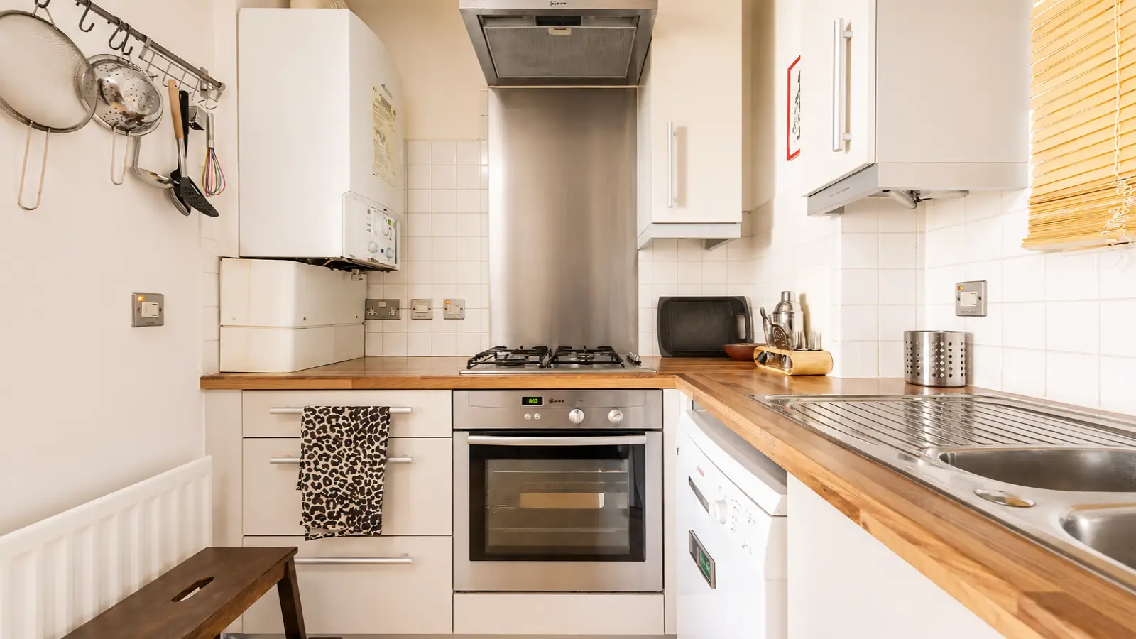 Flat Dunch Street in Greater London