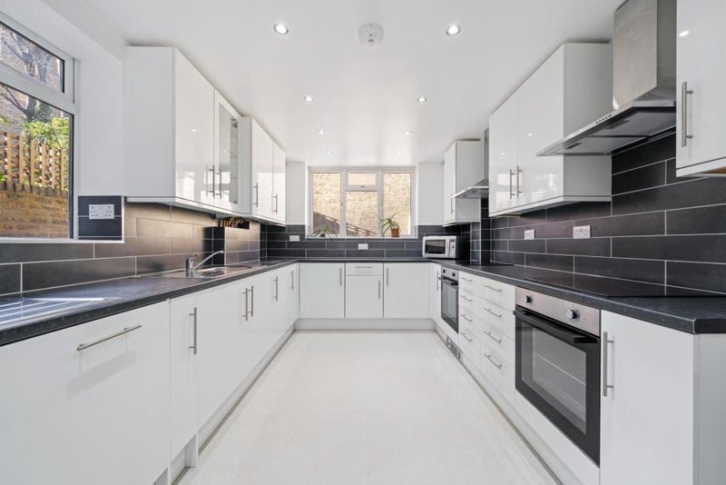 Room St John's Way in Greater London