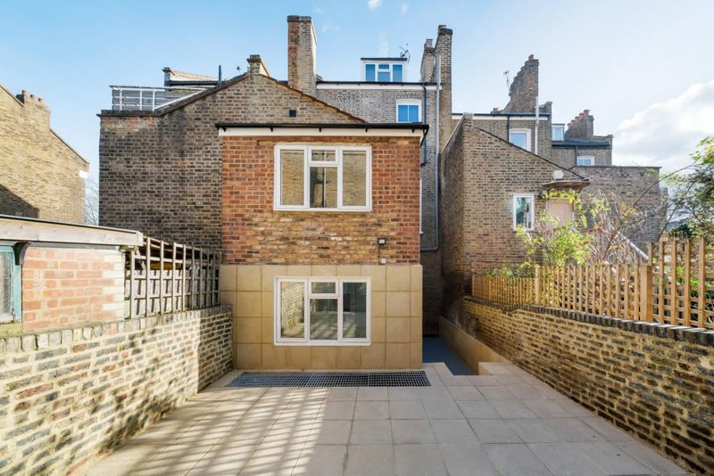 Room St John's Way in Greater London