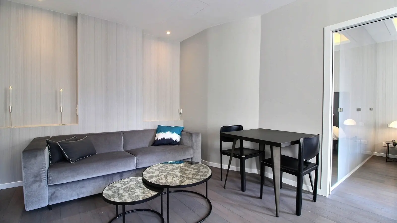 Flat Rue de Berri in Paris