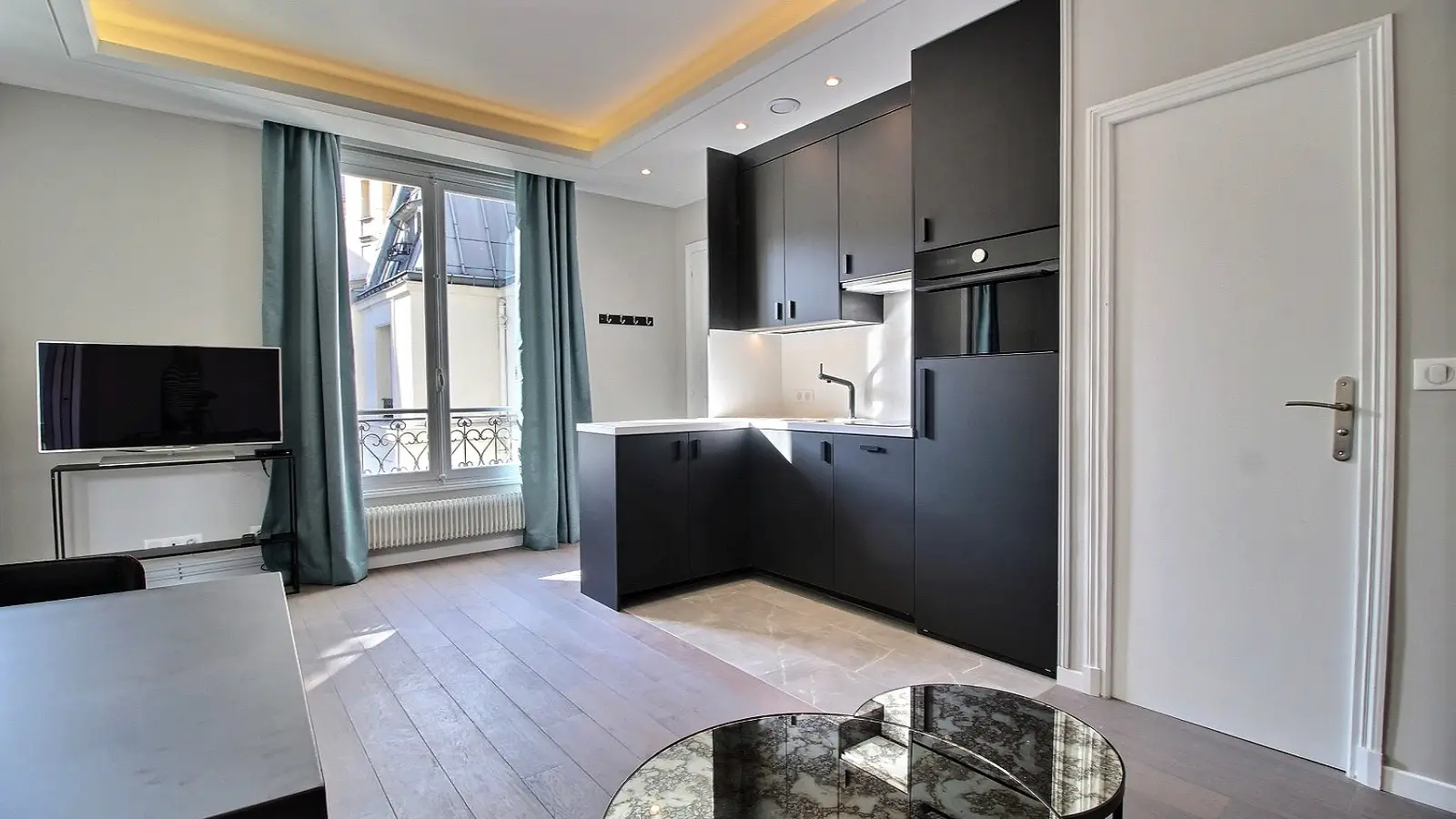 Flat Rue de Berri in Paris