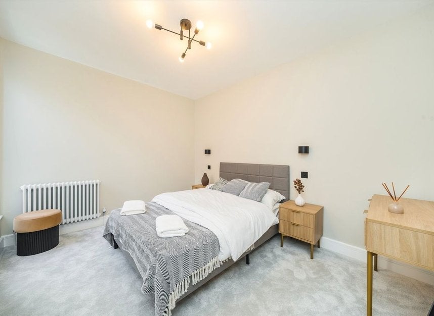 Flat Nursery Road in Greater London