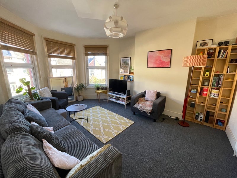 Room Duckett Road in Greater London