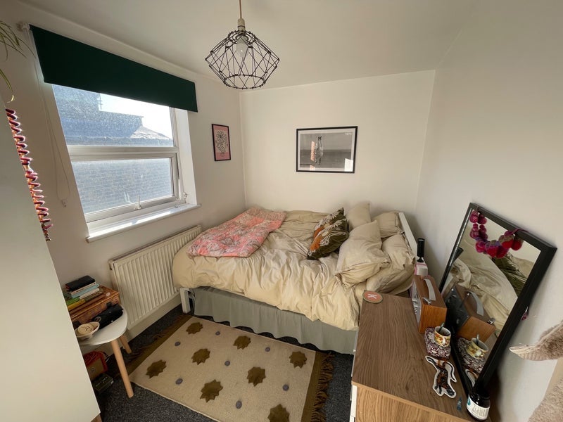 Room Duckett Road in Greater London