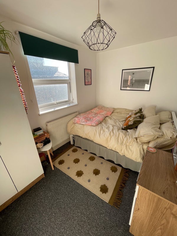 Room Duckett Road in Greater London