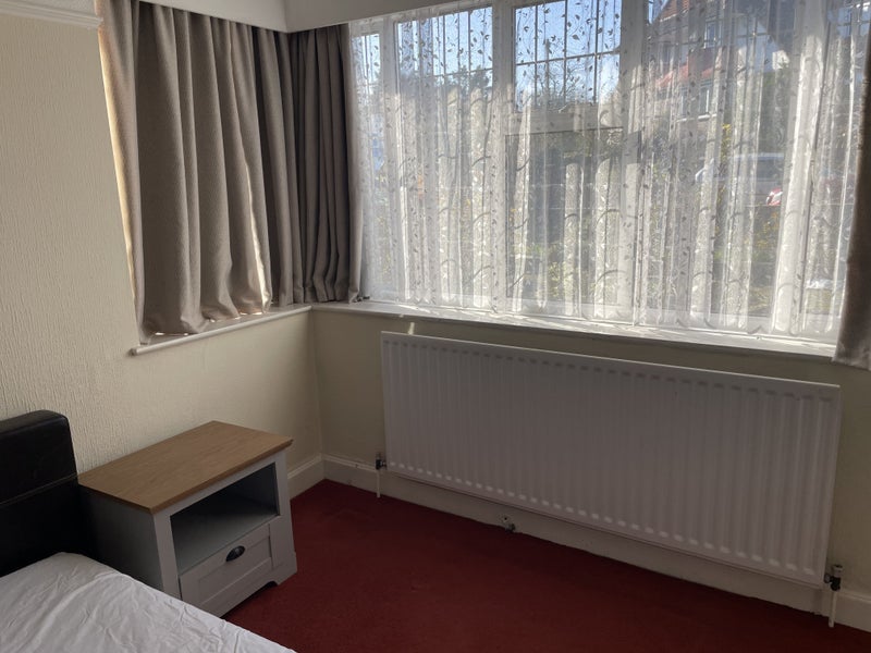 Room Exford Road in Greater London