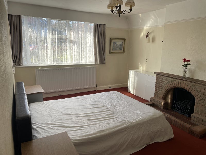 Room Exford Road in Greater London
