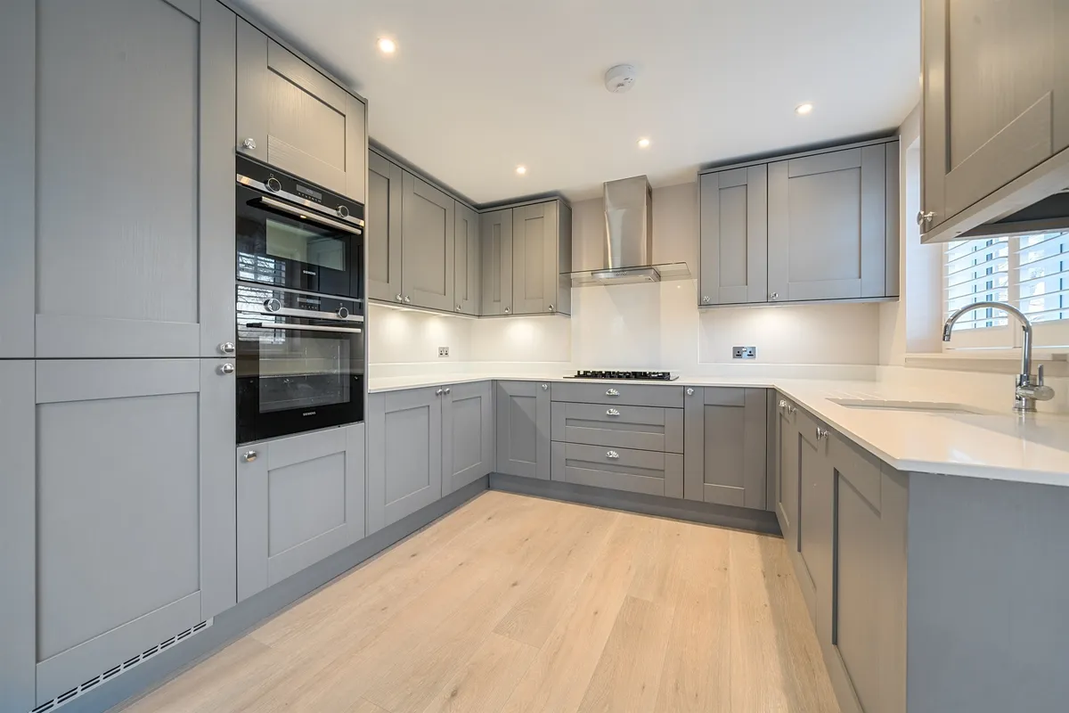 Flat Uplands Park Road in Greater London