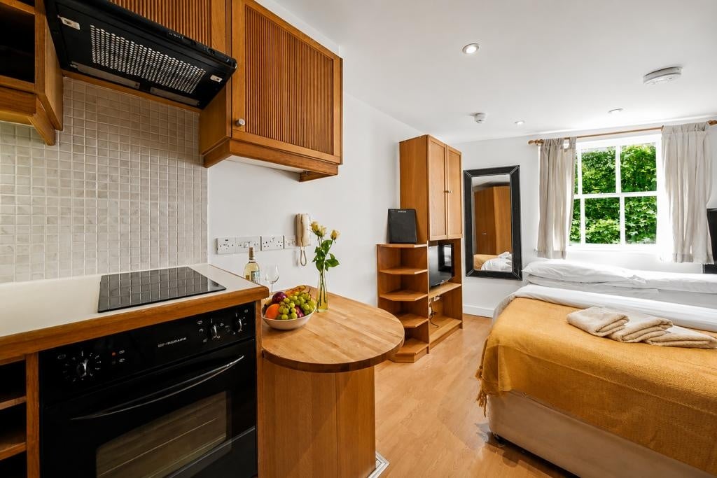 Flat Cartwright Gardens in Greater London