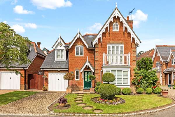 House Devey Close in Greater London