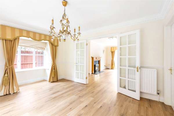 House Devey Close in Greater London