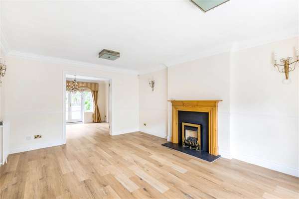House Devey Close in Greater London