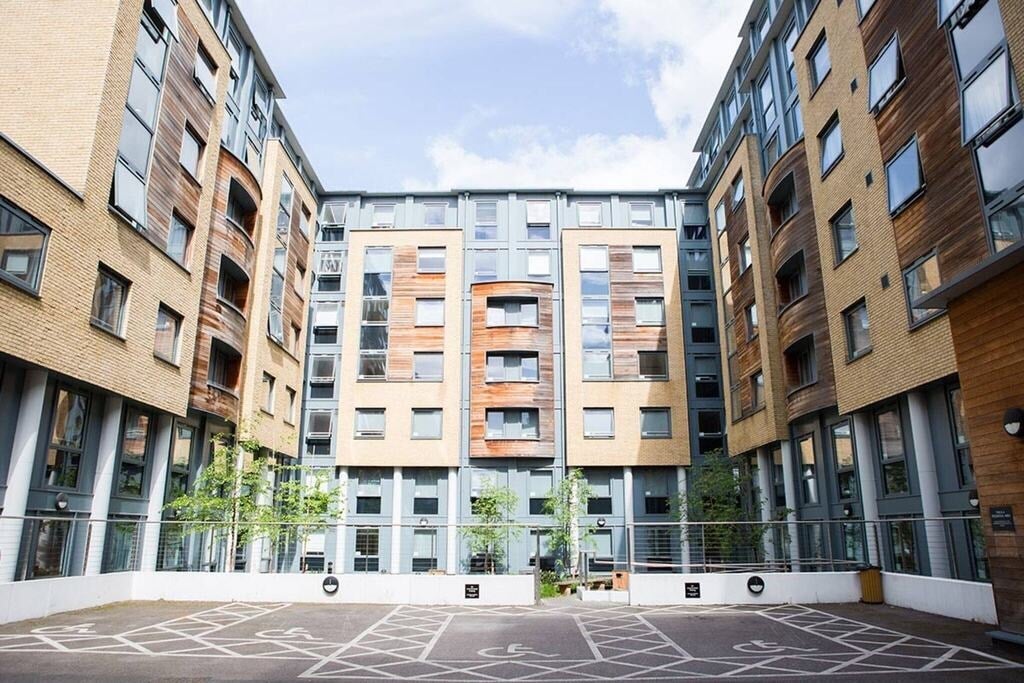 Flat Market Road in Greater London