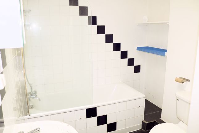 Flat Olympia Way in Greater London