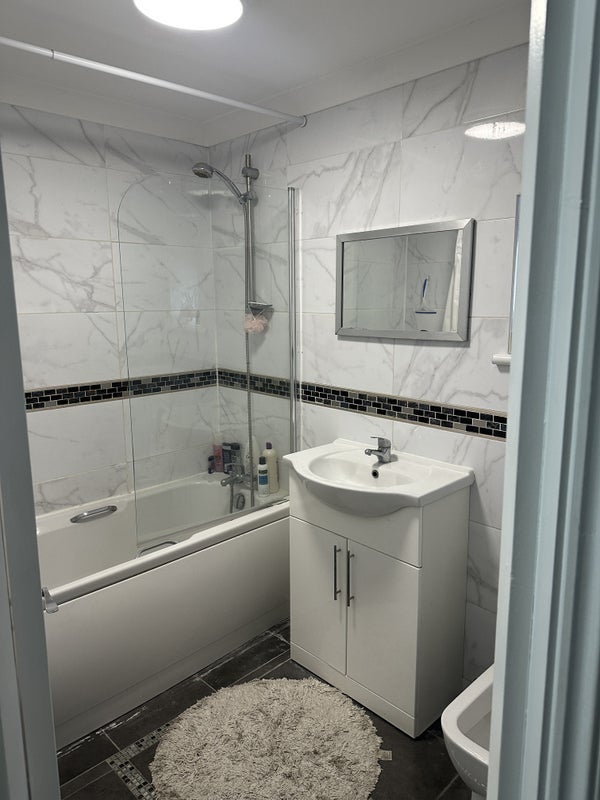Room Harringay Road in Greater London