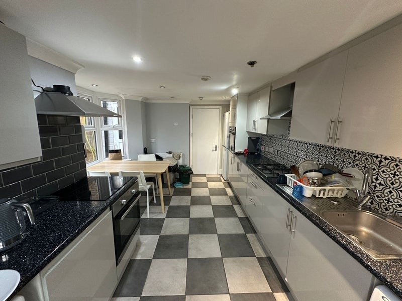 Room Harringay Road in Greater London