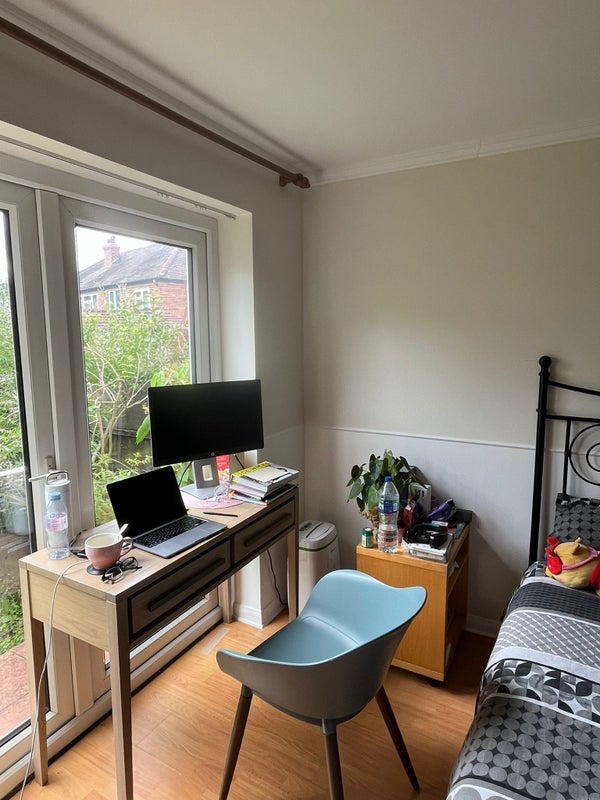 Room Cleveley Crescent in Greater London