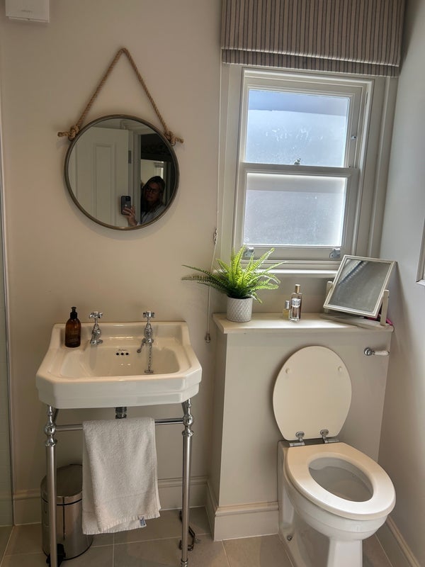 Room Swanage Road in Greater London