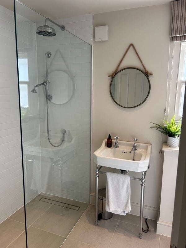 Room Swanage Road in Greater London