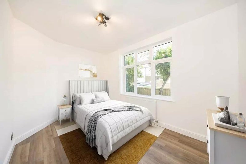 Room Lidiard Road in Greater London
