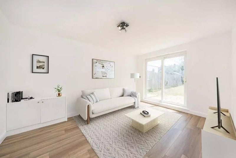 Room Lidiard Road in Greater London