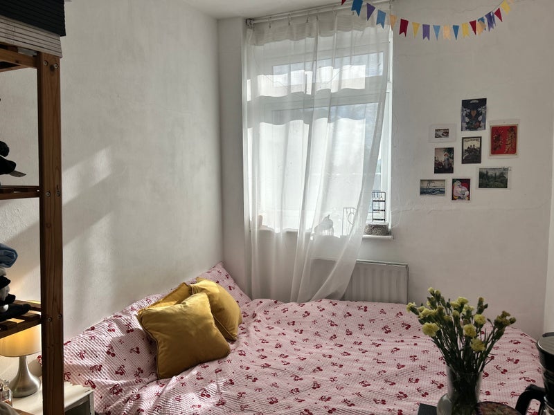 Room Fellows Court in Greater London