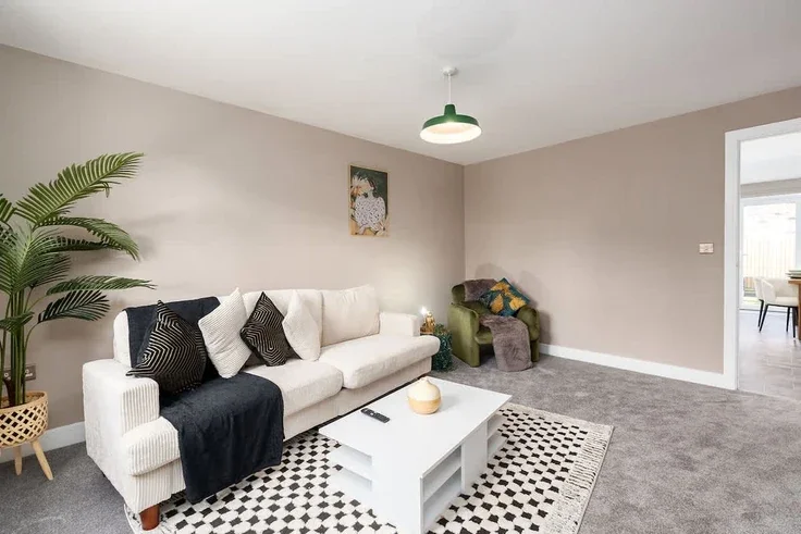 House Yew Tree Way in Tewkesbury