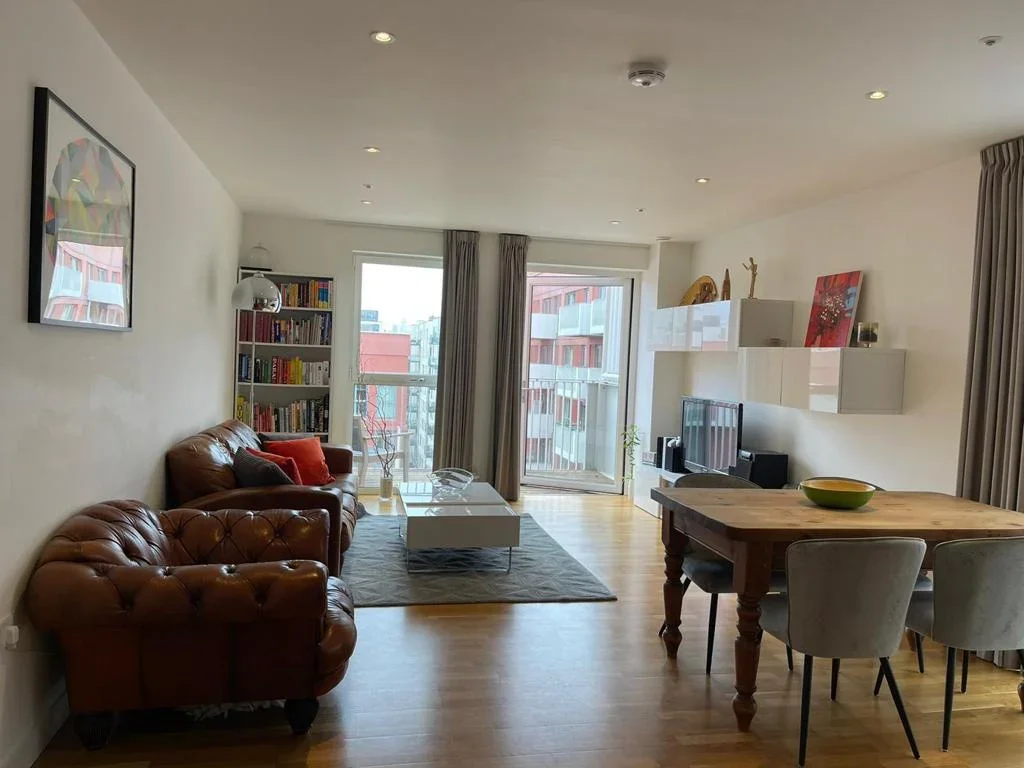 Flat Logan Close in Greater London