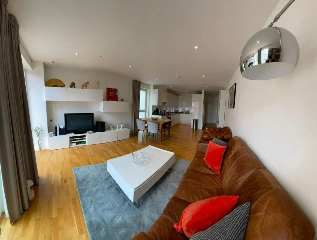 Flat Logan Close in Greater London