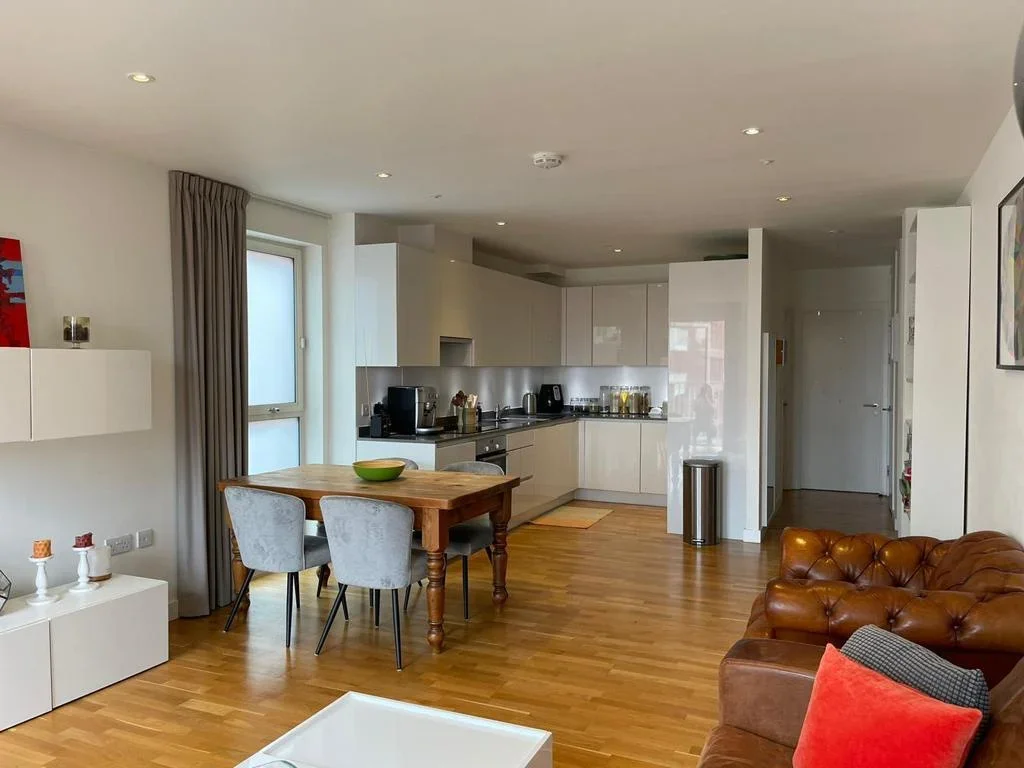 Flat Logan Close in Greater London