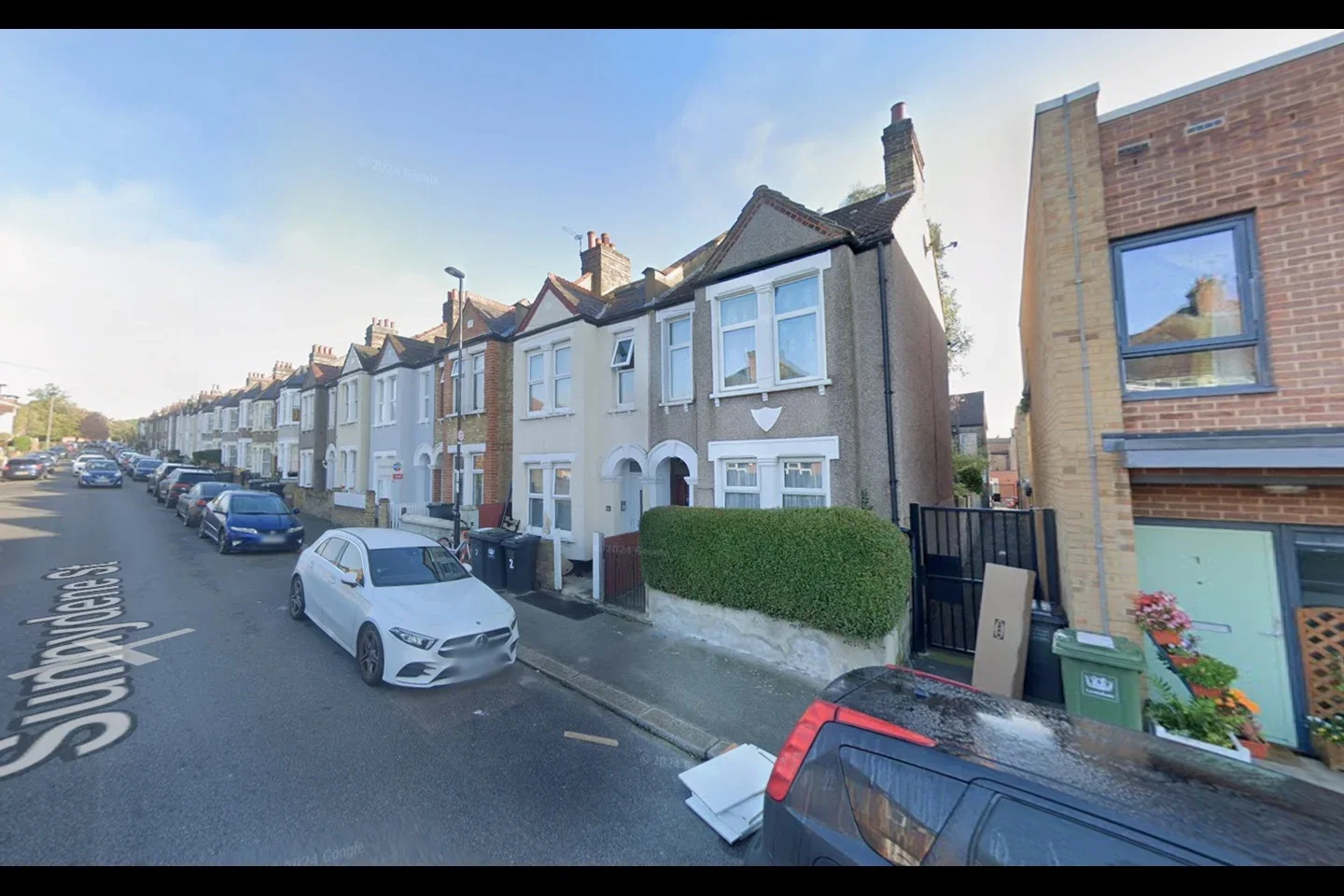 Flat Frinsted Road in Greater London