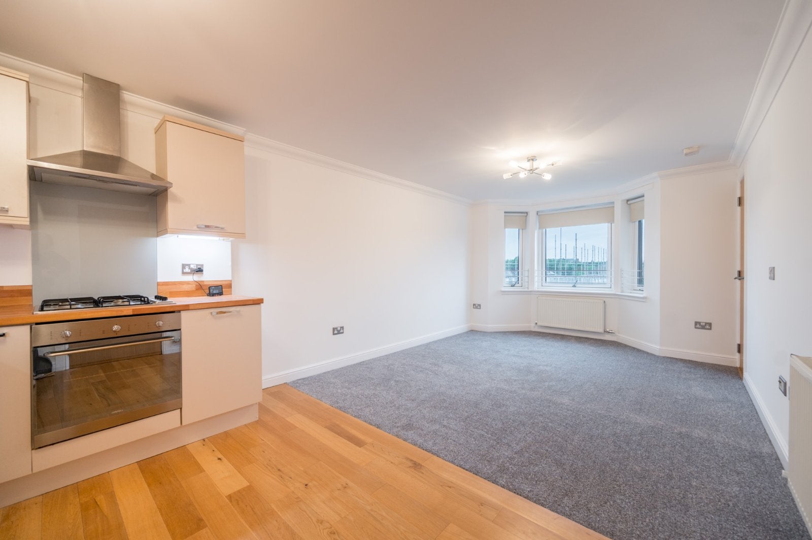 Flat Queen Margaret Drive in Glasgow