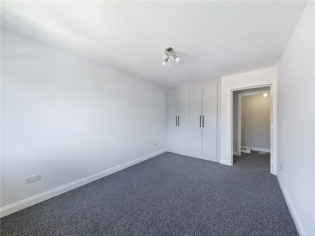 Flat Ashfield Avenue in Greater London