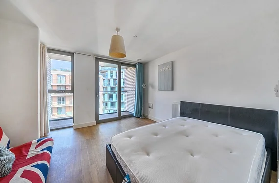 Flat Elmira Street in Greater London
