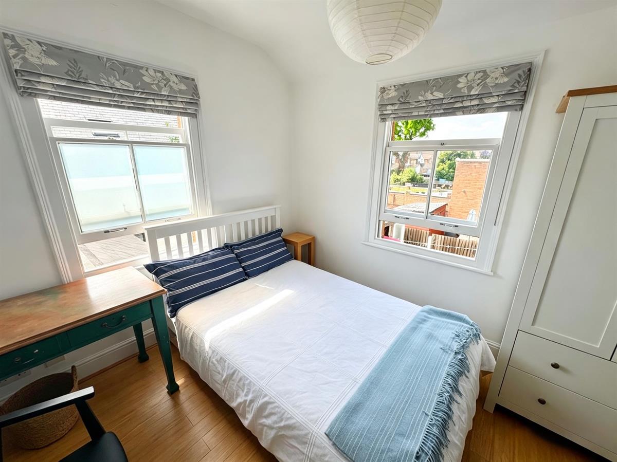 Room St Leonard's Avenue in Bedford