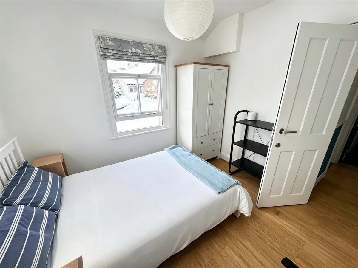 Room St Leonard's Avenue in Bedford